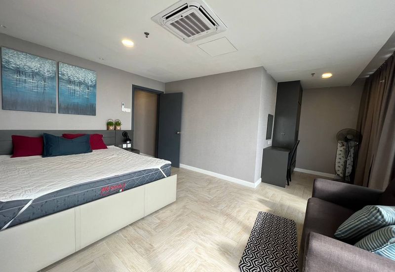 Crown Tower @ Empire City