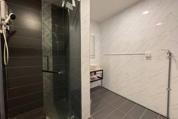 Crown Tower @ Empire City