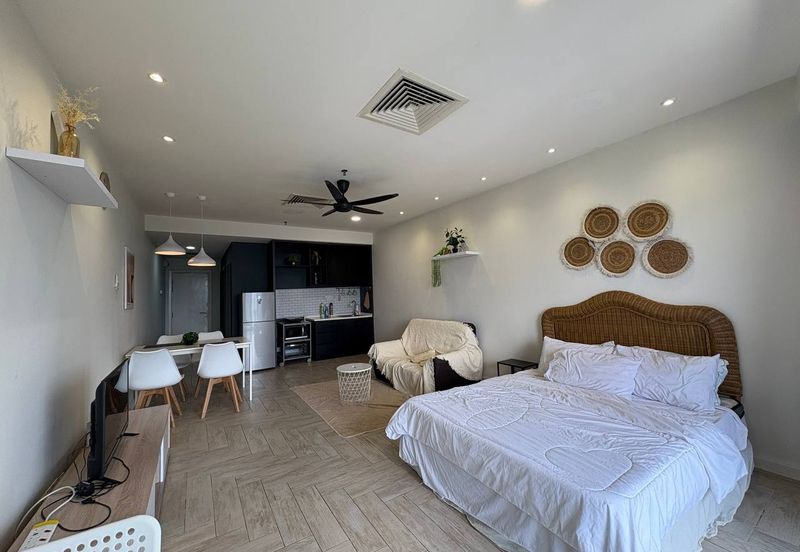 Crown Tower @ Empire City