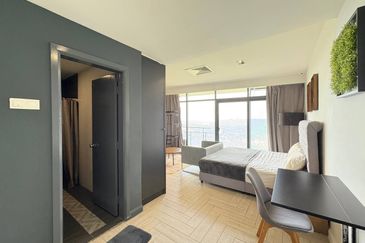 Crown Tower @ Empire City