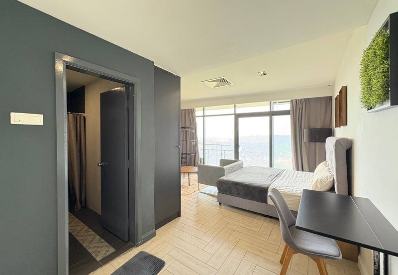 Crown Tower @ Empire City