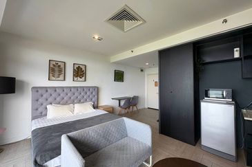 Crown Tower @ Empire City