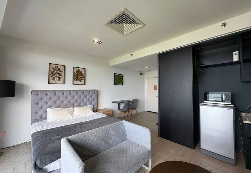 Crown Tower @ Empire City