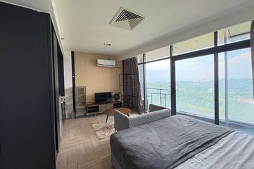 Crown Tower @ Empire City