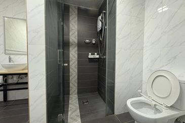 Crown Tower @ Empire City