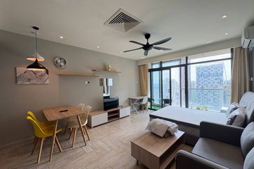 Crown Tower @ Empire City