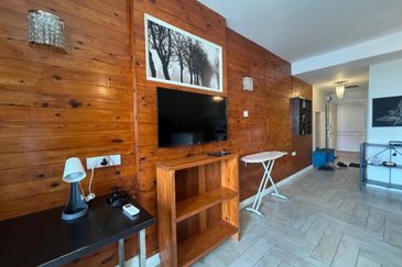 Crown Tower @ Empire City