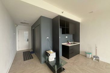 Crown Tower @ Empire City