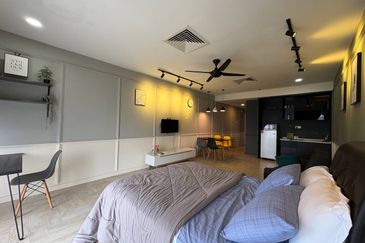 Crown Tower @ Empire City