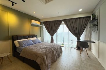 Crown Tower @ Empire City