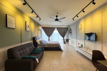 Crown Tower @ Empire City