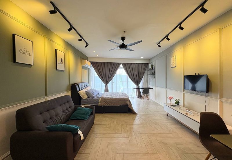 Crown Tower @ Empire City