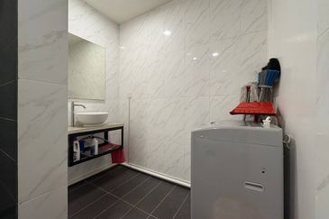 Crown Tower @ Empire City