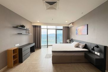 Crown Tower @ Empire City