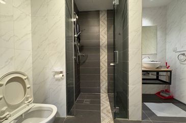 Crown Tower @ Empire City