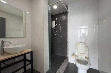 Crown Tower @ Empire City