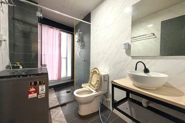 Crown Tower @ Empire City