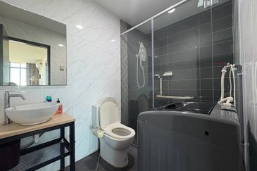 Crown Tower @ Empire City