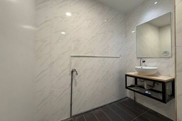 Crown Tower @ Empire City