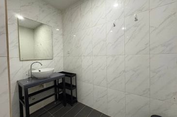 Crown Tower @ Empire City