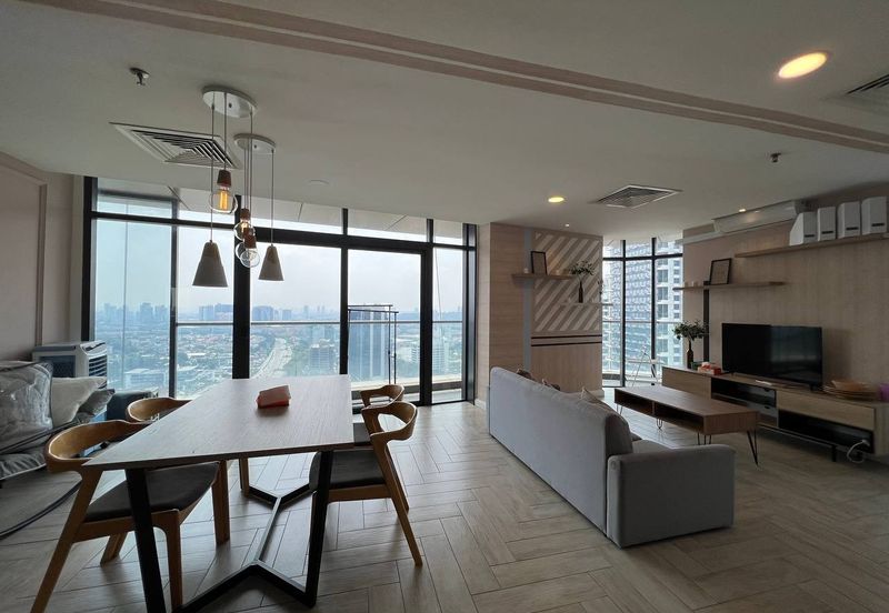 Crown Tower @ Empire City