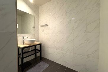 Crown Tower @ Empire City