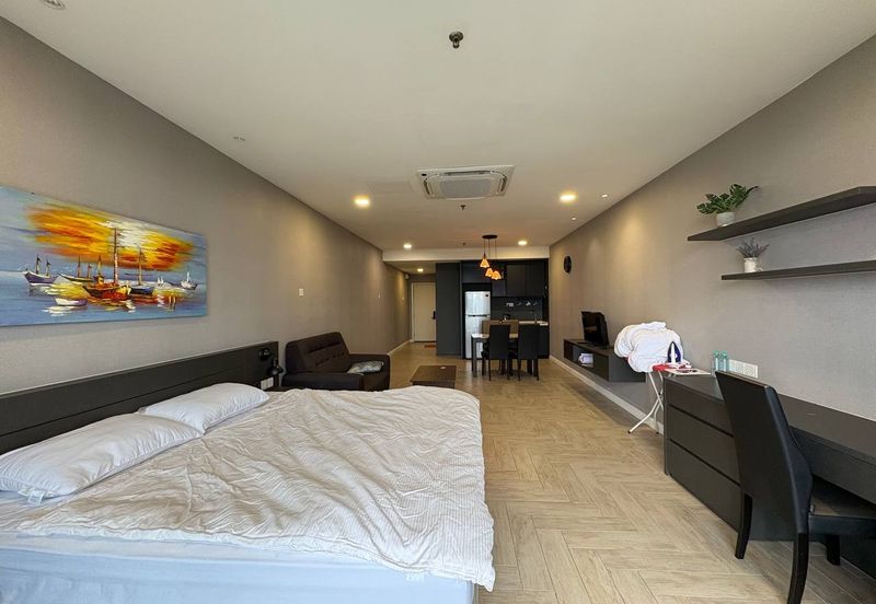 Crown Tower @ Empire City