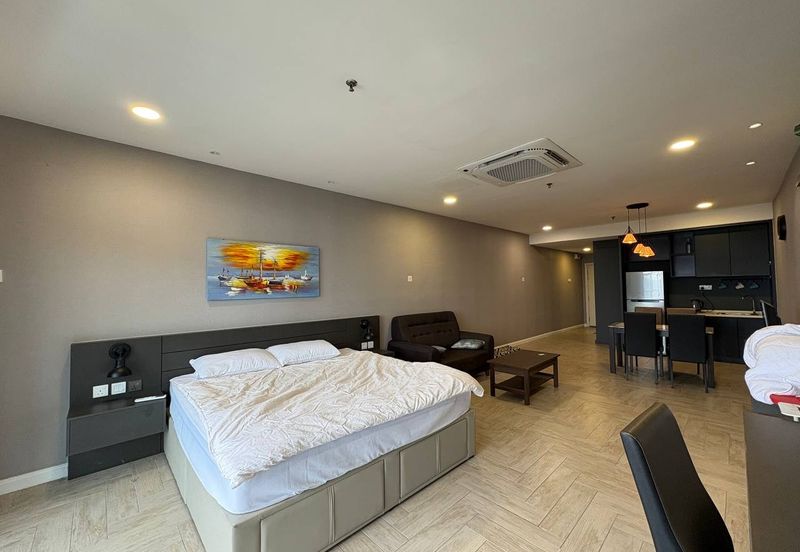 Crown Tower @ Empire City