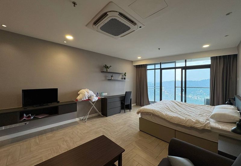 Crown Tower @ Empire City