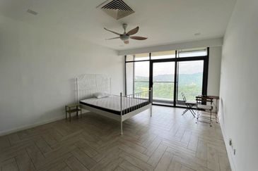 Crown Tower @ Empire City