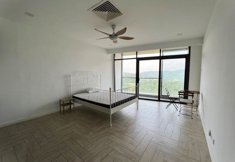 Crown Tower @ Empire City