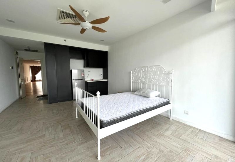 Crown Tower @ Empire City