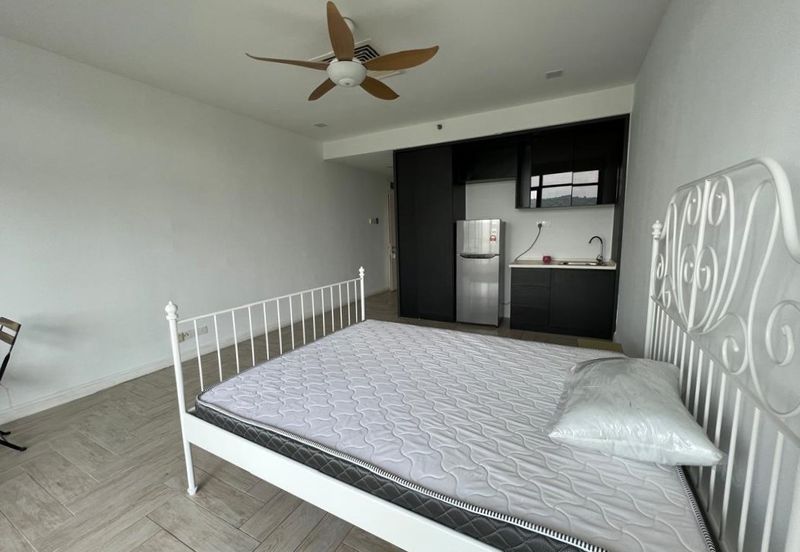 Crown Tower @ Empire City