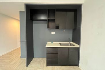 Crown Tower @ Empire City