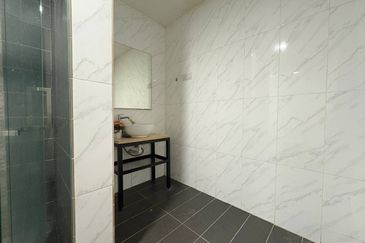 Crown Tower @ Empire City