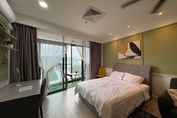 Crown Tower @ Empire City