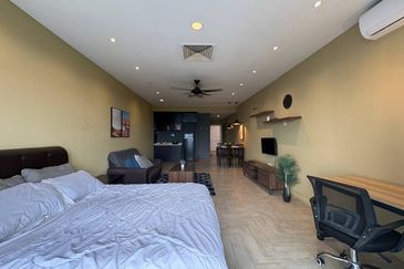 Crown Tower @ Empire City