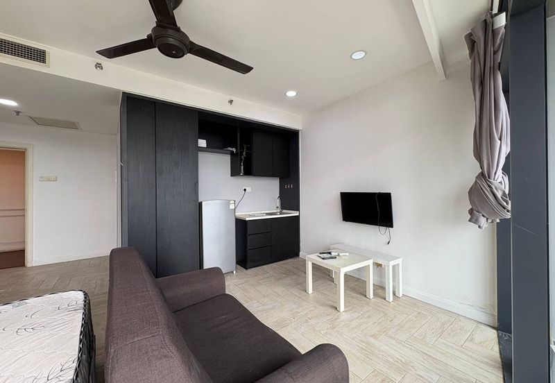 Crown Tower @ Empire City