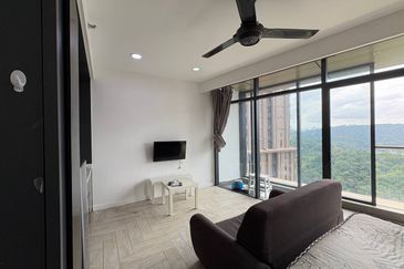 Crown Tower @ Empire City