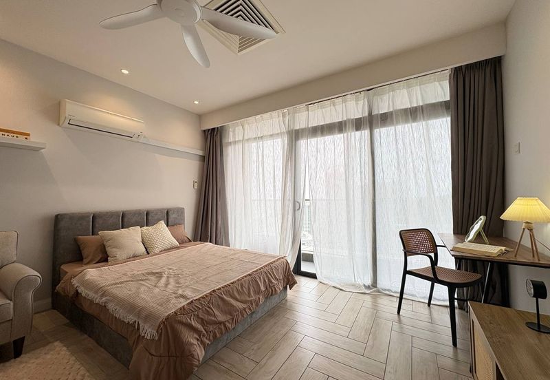 Crown Tower @ Empire City