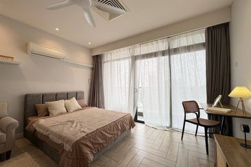 Crown Tower @ Empire City