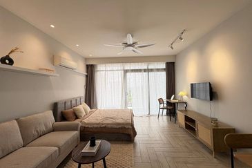 Crown Tower @ Empire City