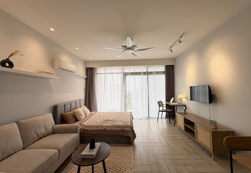 Crown Tower @ Empire City