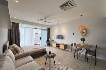 Crown Tower @ Empire City