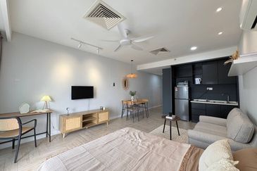 Crown Tower @ Empire City