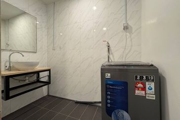 Crown Tower @ Empire City