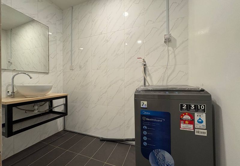 Crown Tower @ Empire City