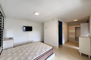 Colonial @ Empire city