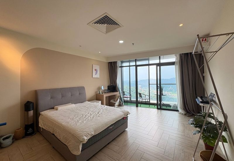 Crown Tower @ Empire City