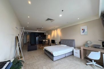 Crown Tower @ Empire City